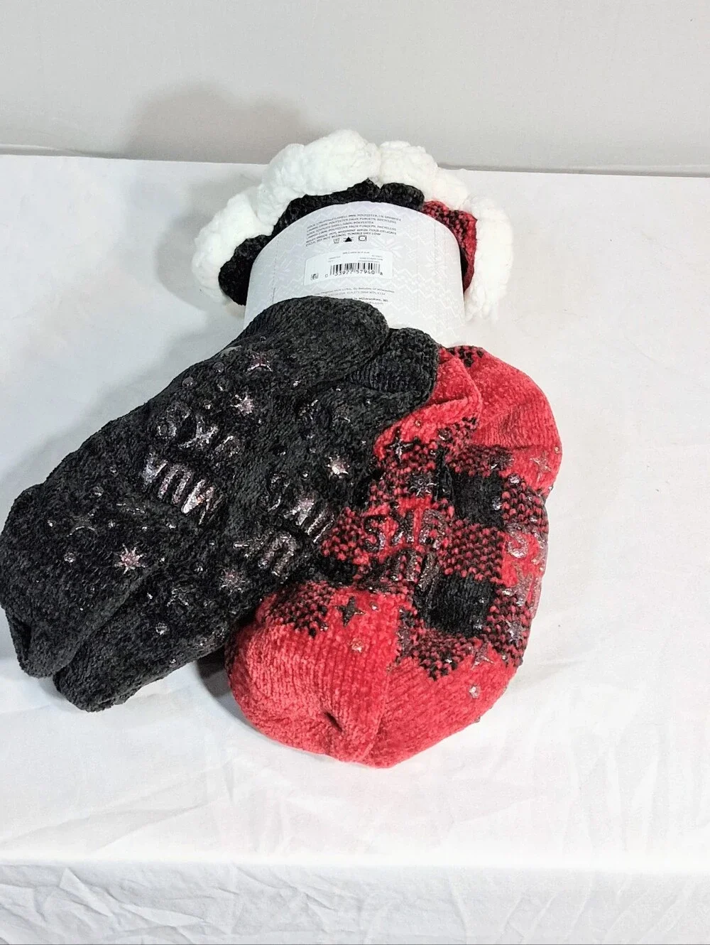 Women's Pack Of 2 Size 5-7 Black & Red And Black NWT Extra Warm Muk Luk Socks